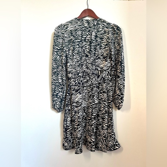 Aritzia Little Moon Dress Julep Dress Long-sleeve ruffle wrap dress print - Picture 2 of 5